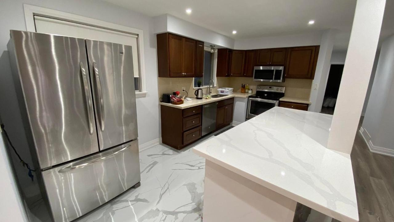 טורונטו Spectacular 3 Bedroom 2 Wr House - Close To Airport מראה חיצוני תמונה