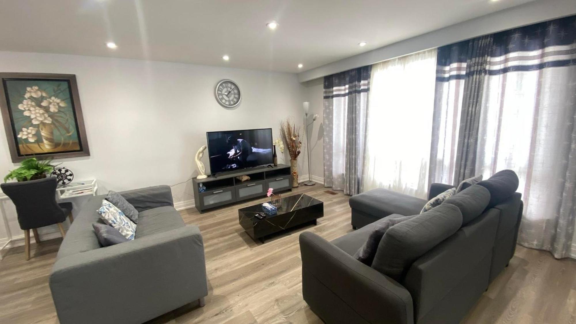 טורונטו Spectacular 3 Bedroom 2 Wr House - Close To Airport מראה חיצוני תמונה